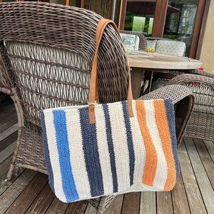 Super cute Zipped Tote (Beach Bag)